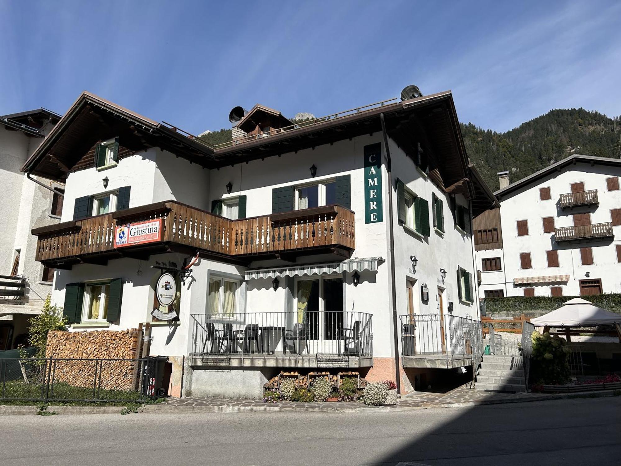B&B Meuble Giustina Bed & Breakfast 2*